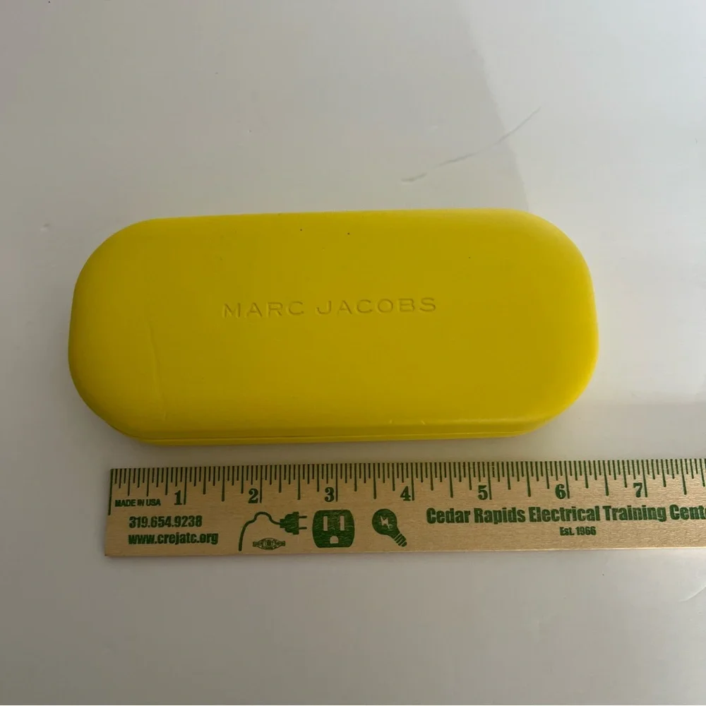 MARC JACOBS - Yellow Classic Case (lined) for‎ Glasses - Picture 5 of 6